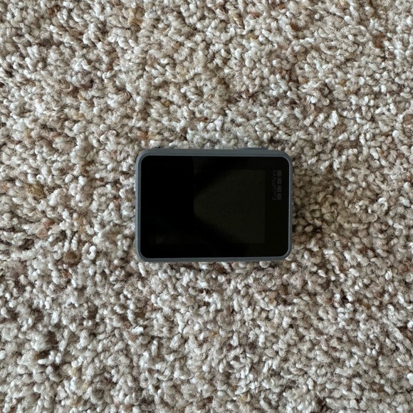 GoPro HERO7 Silver Camera & Accessory Kit - Picture 2 of 7